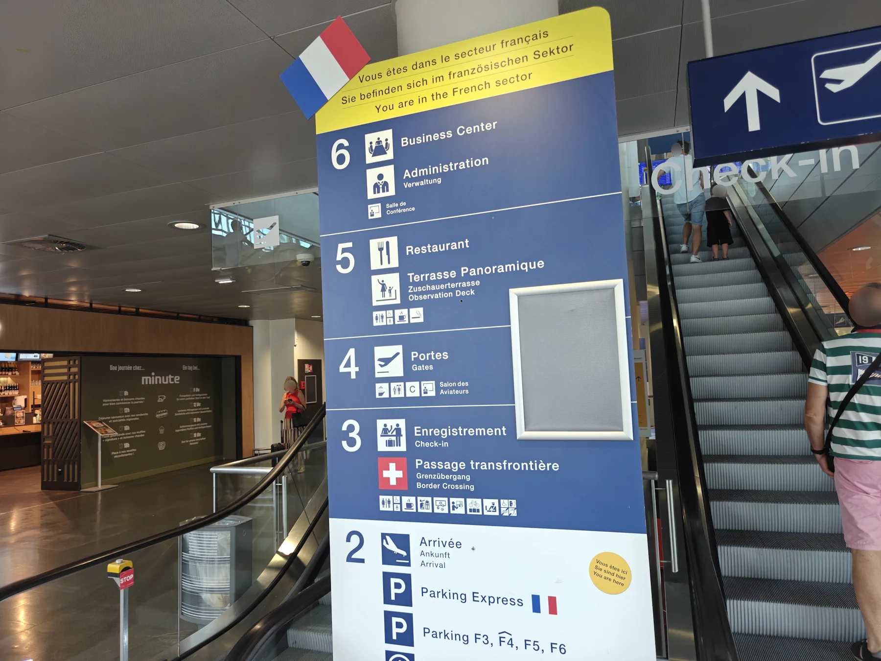 Navigation between the French and Swiss sectors of Basel Airport